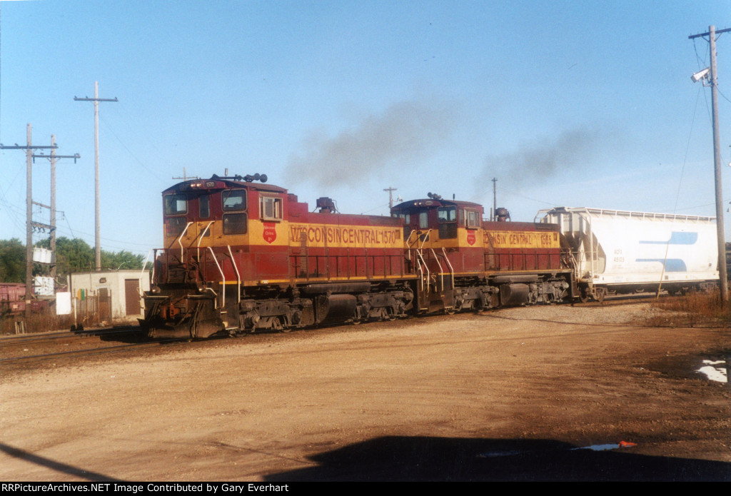 WC SW1500 #1570 & 1565 - Wisconsin Central